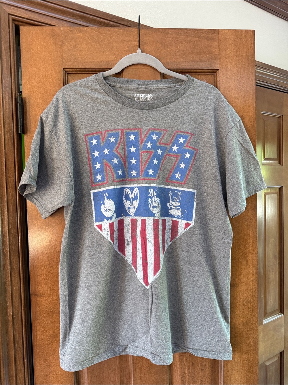 American Classics Men's Gray KISS Graphic Short Sleeve Tee